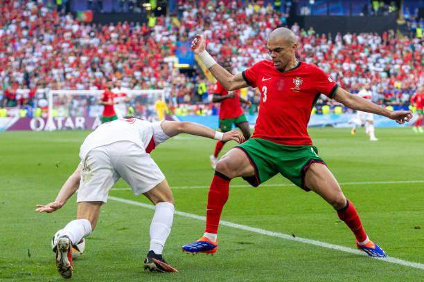 1719097698127027522.jpg 2158232587-612x612.jpg