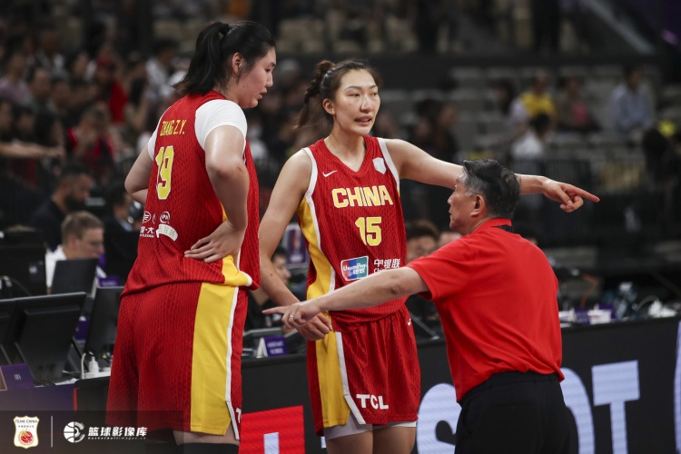 开云娱乐-中国女篮占优的内线表现低迷&amp;外线投射糟糕 张子宇可能是唯一亮点
